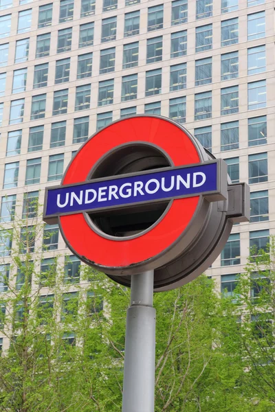 Znak metra w Londynie — Zdjęcie stockowe
