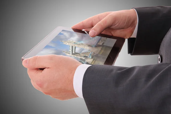 Mannelijke hand met een Tablet PC — Stockfoto