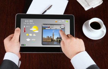 Londra hakkında internette bilgi arayan adam