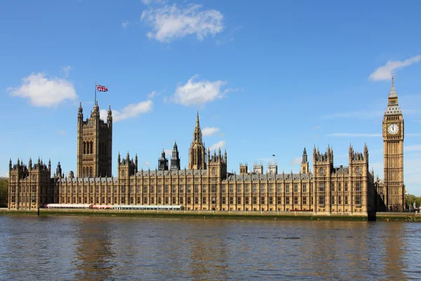 Domy parlamentu a big ben v westminster, Londýn. — Stock fotografie