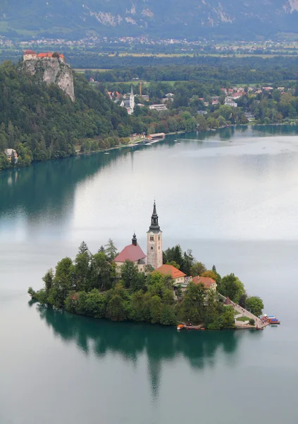 Lago Bled con isla, castillo y montañas, Eslovenia —  Fotos de Stock