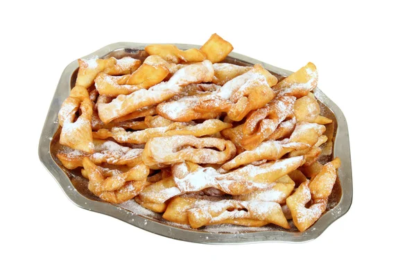 Les gâteaux frits polonais sont sucrés croustillants, faits de pâte qui a été façonnée en rubans torsadés minces, frits et saupoudrés de sucre en poudre . — Photo