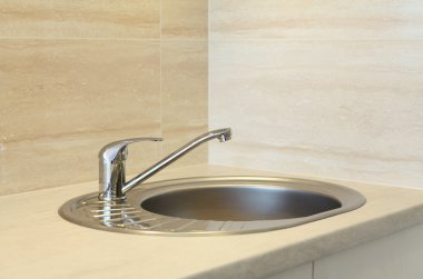 Paslanmaz çelik mutfak musluk ve lavabo