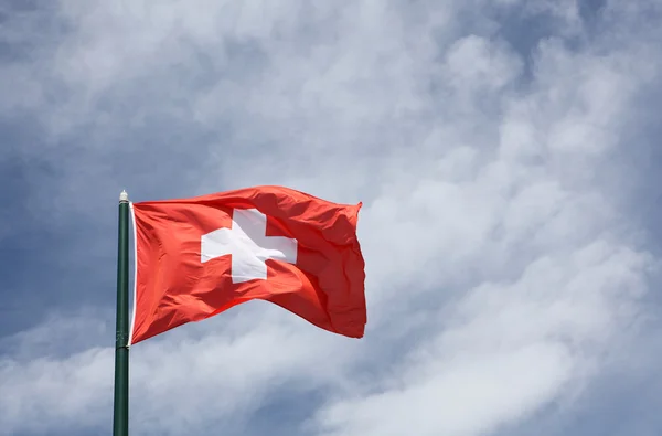 在天空上瑞士国旗 — 图库照片