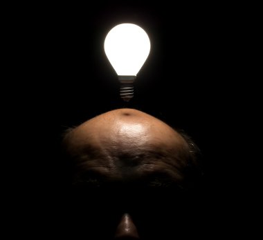 ampul insan başının üstünde yüzen yaktı