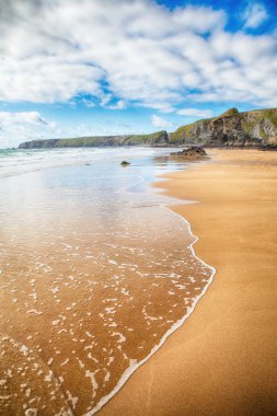 muhteşem plaj ve kayalık sahil şeridi