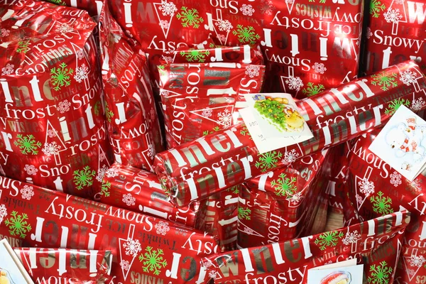 Todos os presentes de Natal vermelho com etiquetas — Fotografia de Stock