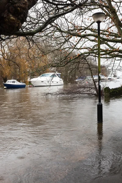 Река Стаур взорвалась в Великобритании 2014 — стоковое фото