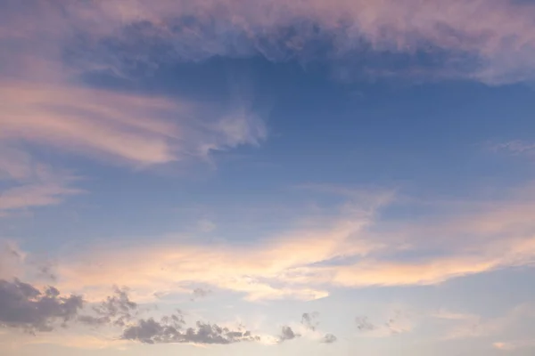 Amazing Wispy Sunset Sky Pink Clouds Spring Norfolk England Cloudscape — Stockfoto