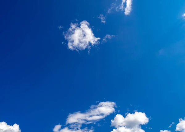 Голубое Небо Кучевыми Цирростратными Облаками Хорошо Замены Неба — стоковое фото