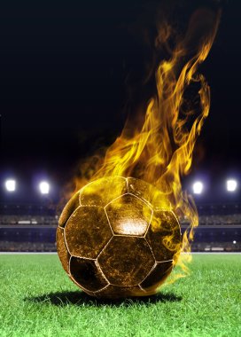 ateşli futbol topu alan üzerinde