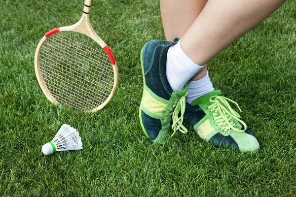 Piede di donna che gioca badminton — Foto Stock