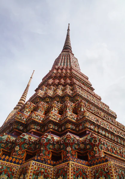 Buddhistischer Tempelgiebel in Thailand — Stockfoto