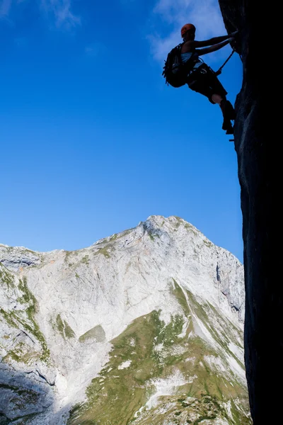 Mountain climbing — Stock Photo, Image