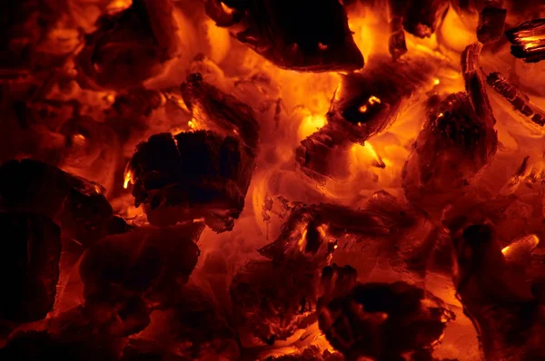 Gloeiende ashes - sintels — Stockfoto