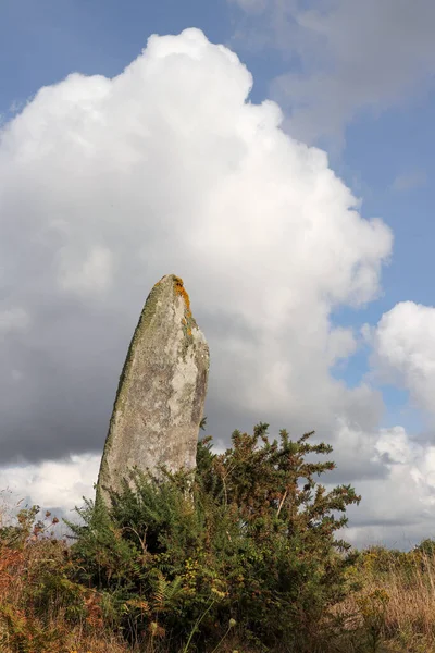 기념비 안드레 Menhir Couinandre Plouescat Brittany France — 스톡 사진