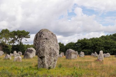 Kerlescan Müttefikleri, sıra sıra ayakta duran taşlar, dünyanın en büyük megalitik bölgesi, Carnac, Brittany, Fransa