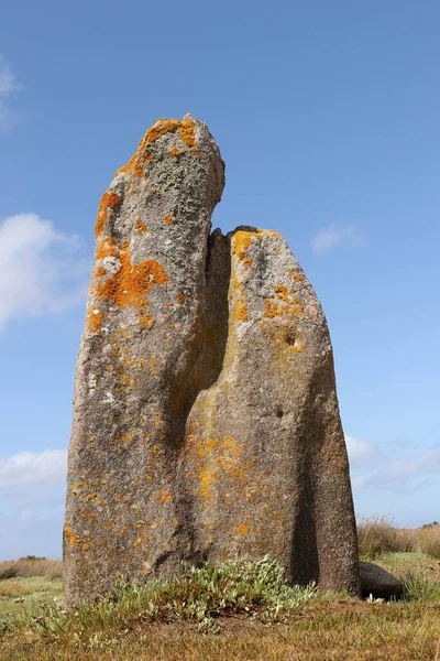 Menhir Toeno Megalithic Monument Lonely Menhir Coast Trebeurden Brittany France — Stockfoto