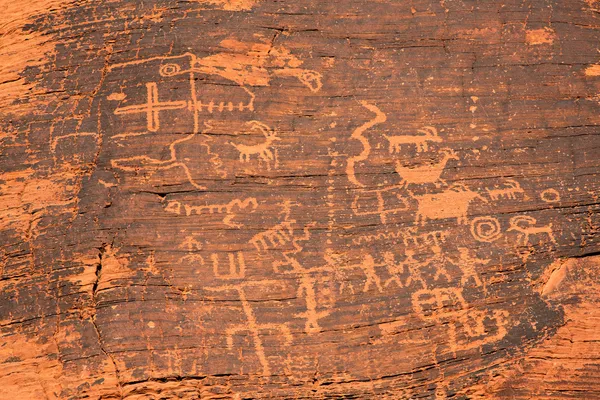 Petroglyfy v údolí ohně — Stock fotografie