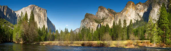 Valle dello Yosemite e fiume merced — Foto Stock