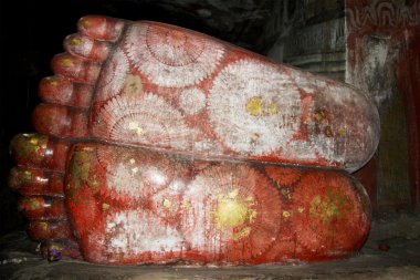 Giant Buddha feet clipart