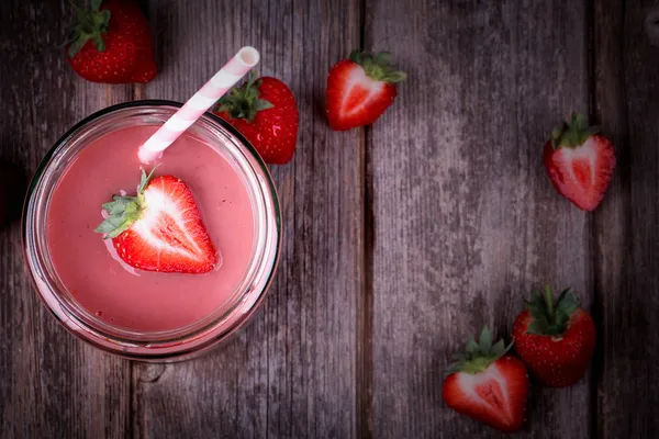 Batido de fresa —  Fotos de Stock