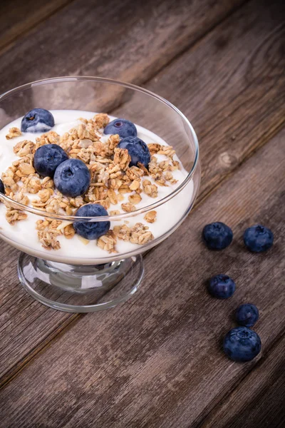 Joghurt, granola, és áfonya. — Stock Fotó