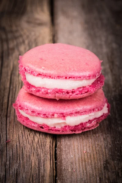 Raspberry macarons retro — Stock Photo, Image