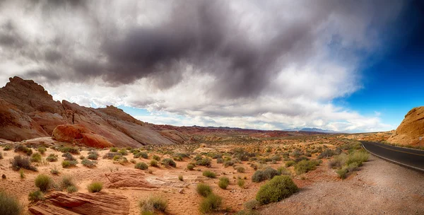 Valle del Fuego con cielo dramático — Foto de Stock