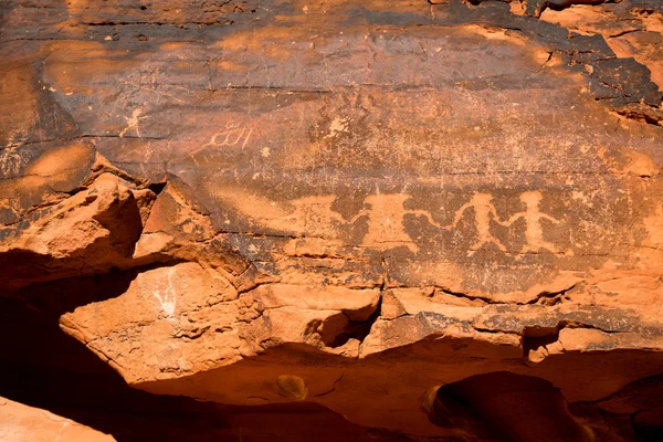 Petroglyfy v údolí ohně — Stock fotografie