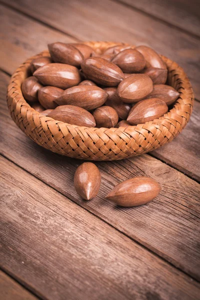 Pekannötter i skål — Stockfoto