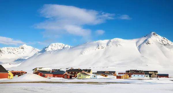 斯瓦尔巴Ny Alesund的全景 世界上最北端的平民居住区 有16个永久性北极研究站 由于该地区独特的环境 常常检查空气质量 — 图库照片