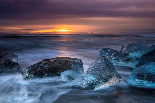 Des Morceaux Glace Sur Sable Blanc Diamond Beach Glace Dépose — Photo