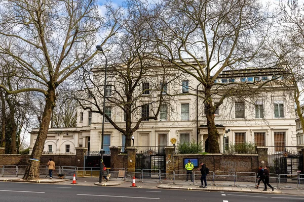 London Großbritannien März 2022 Der Eingang Zur Russischen Botschaft Demonstranten — Stockfoto