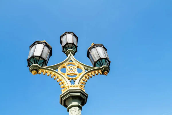 Традиційне Вікторіанське Вуличне Освітлення Лондон Велика Британія Декоративні Ліхтарі Синьому — стокове фото