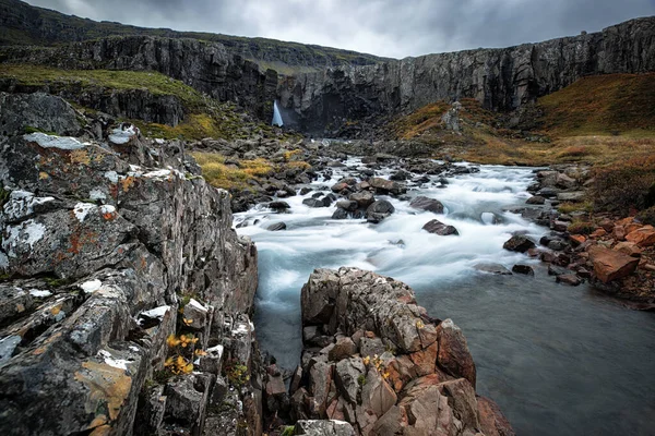 Водопад Фолдафосс Ледниковая Река Беруфьорд Восточный Фьорд Исландия Длительное Воздействие — стоковое фото