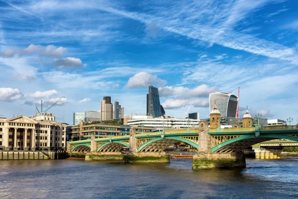 Southwark Bridge Spanning River Thames City London Financial District Background — ストック写真