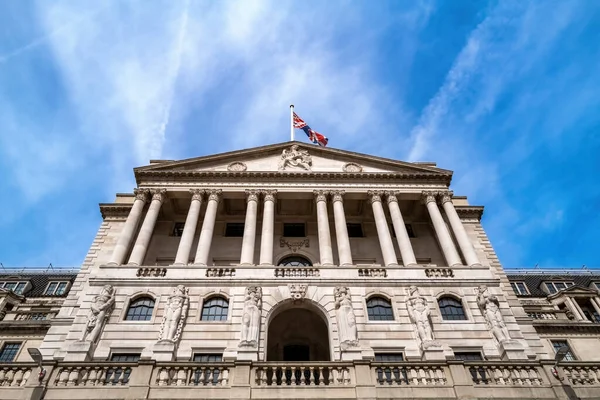 2022年4月18日 英格兰银行正面立面 特雷德宾街 Threadneedle Street 这个标志性的金融机构负责设定英国的利率 1694年成立 — 图库照片