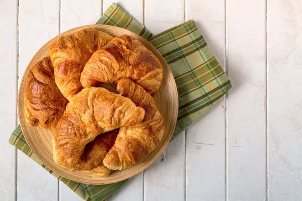 Fresh Croissant Yellow Green Checkered Napkin Wicker Plate White Wood — Stock Photo, Image