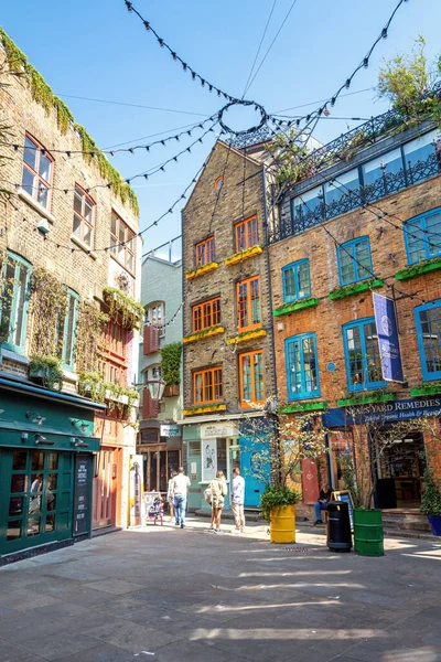 London April 2022 Brightly Painted Buildings Window Frames Neals Yard — Stockfoto