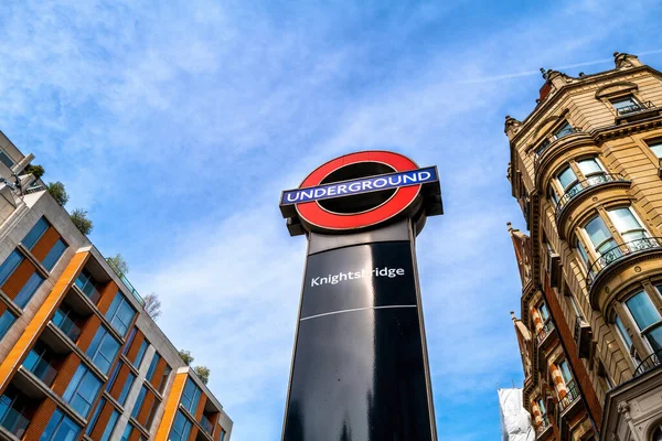 London April 2022 Knightbridge Underground Sign Entrance Harrods Brompton Road — Stockfoto