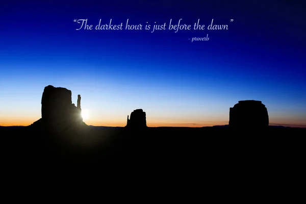 Sun Rising Buttes Monument Valley Utah Usa Darkest Hour Just — Fotografia de Stock
