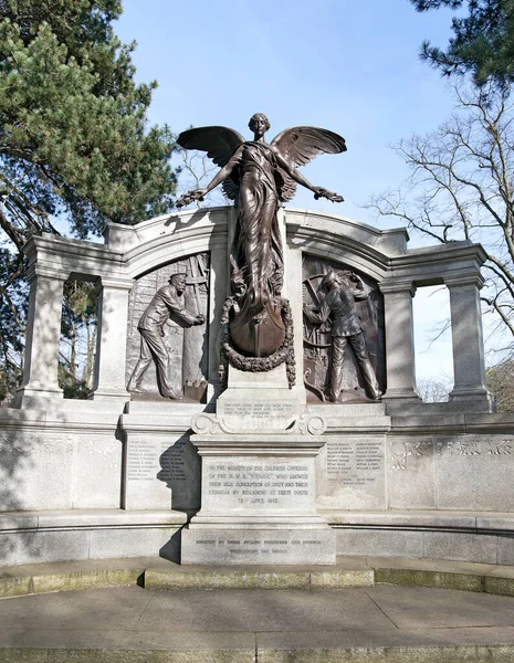 Titanic Engineers Memorial Southampton Titanic Sank Maiden Voyage Southampton New — Foto de Stock