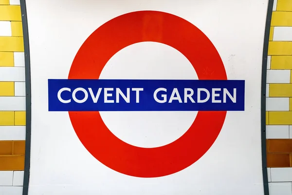 London 16Th April 2022 Iconic London Underground Sign Covent Garden — стокове фото