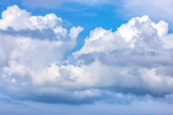 Nyári Kék Fehér Felhők Háttér Nyugodt Háttér Ideális Kompozíció — Stock Fotó