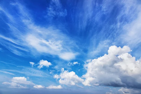 Nyári Kék Fehér Felhők Háttér Nyugodt Háttér Ideális Kompozíció — Stock Fotó