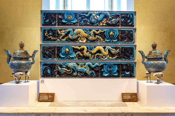 London 18Th April 2022 Ming Dynasty Glazed Ceramic Dragon Tiles — Stock Photo, Image