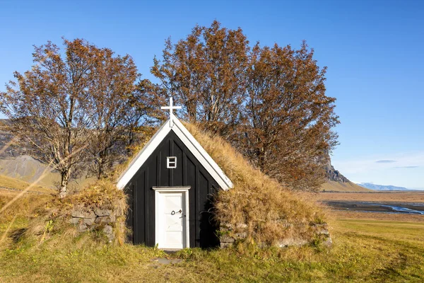 Παλιά Ξύλινη Μαύρη Εκκλησία Στη Νότια Ισλανδία Παραδοσιακό Κτίριο Στυλ — Φωτογραφία Αρχείου