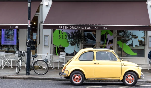 London March 2022 Retro Fiat 500 Parked Organic Cafe Heart — 스톡 사진