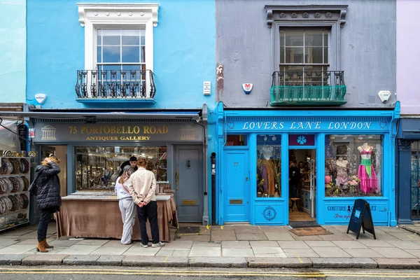 London March 2022 Tourists Browse Colourful Shops Portobello Road London — Foto de Stock
